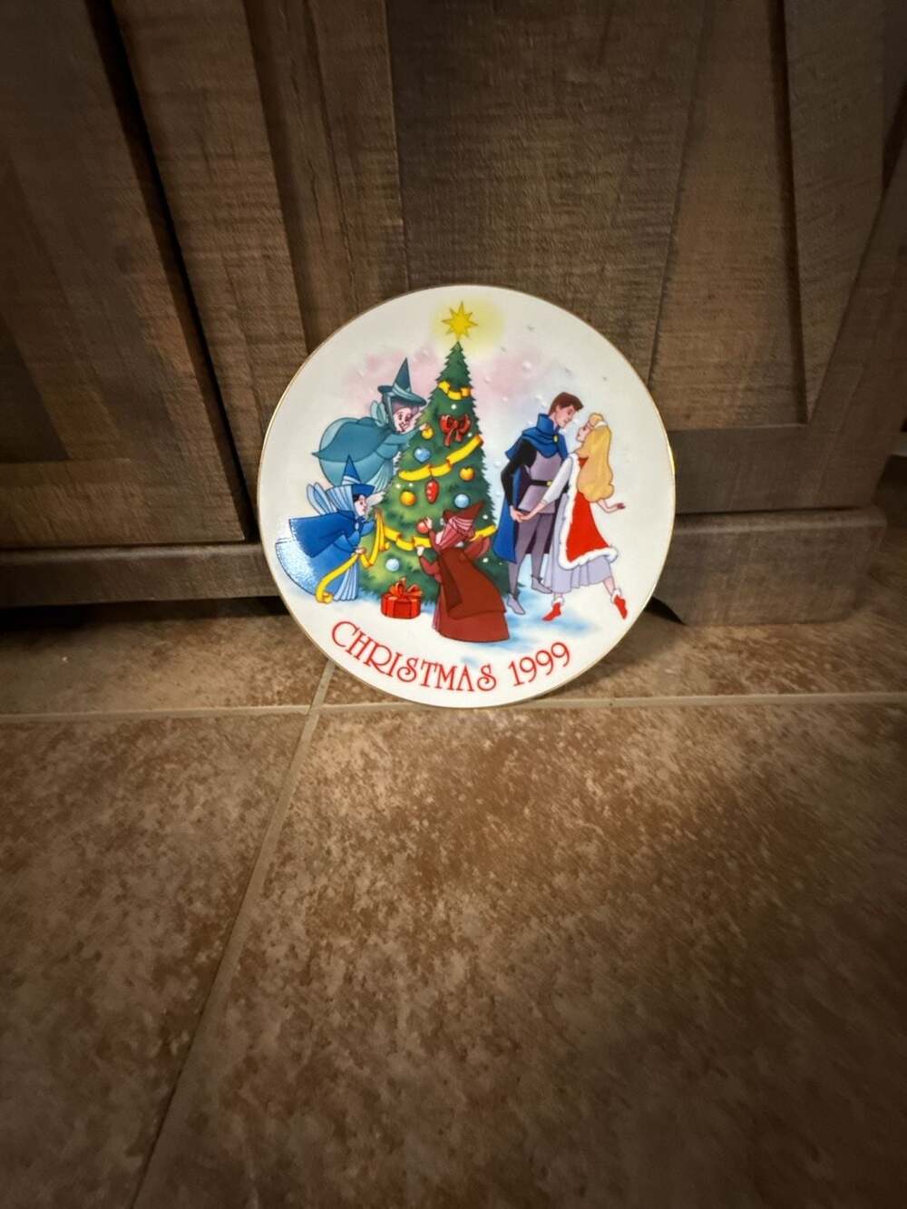 Grolier Disney Sleeping Beauty 'A Charmed Christmas' 1999 Collector Plate